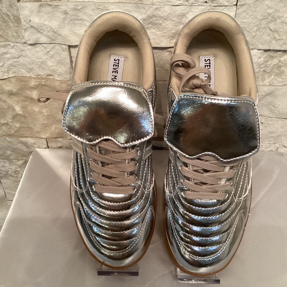 Steve Madden Madrid Sneakers - Picture 2 of 12